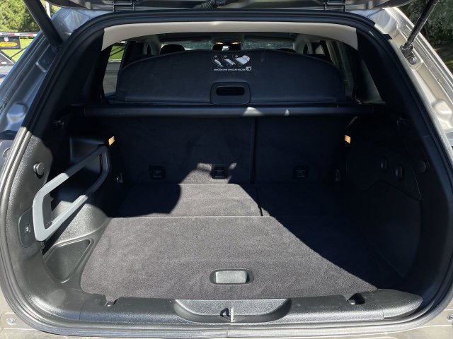 Used 2017 Jeep Cherokee Overland w/ Technology Group FWD image 25