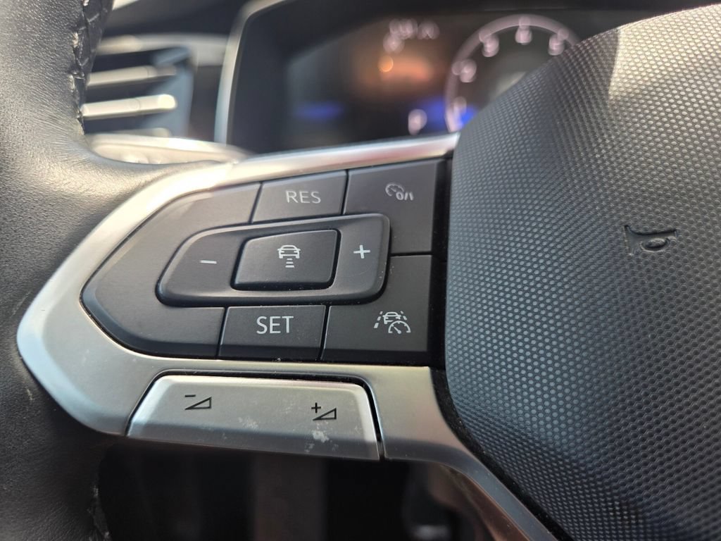 Used 2025 Volkswagen Jetta SE FWD image 11