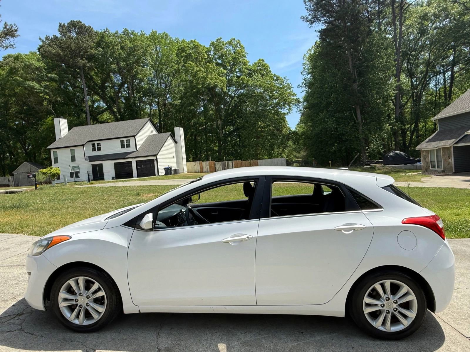 Used 2015 Hyundai Elantra GT FWD image 16