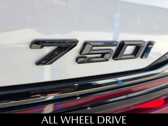 Used 2021 BMW 750i xDrive w/ Executive Package image 13