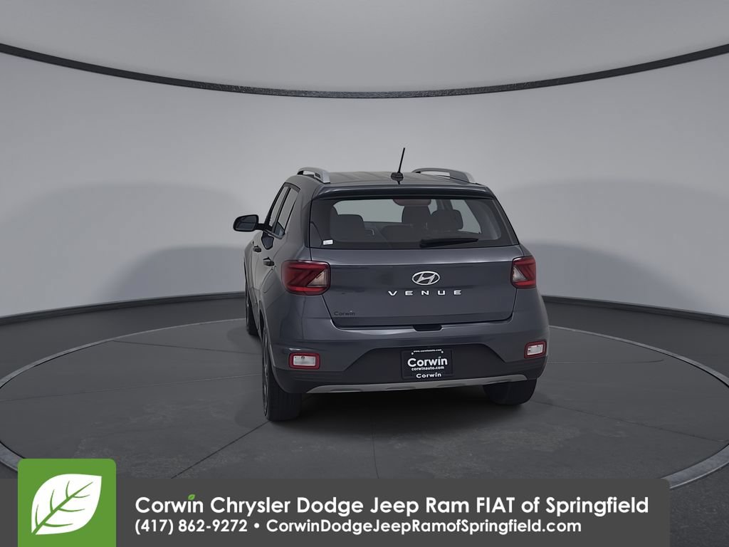 Used 2025 Hyundai Venue SEL FWD image 12