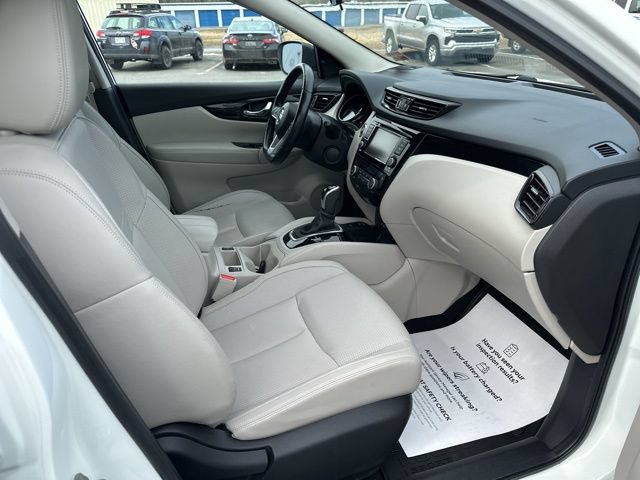 Used 2022 Nissan Rogue Sport SL AWD/4WD image 9