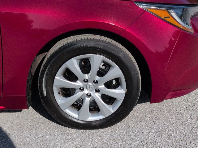 Used 2025 Toyota Corolla LE FWD image 11