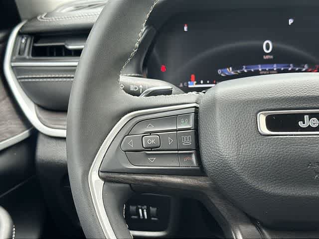 Used 2023 Jeep Grand Cherokee Limited AWD/4WD image 8