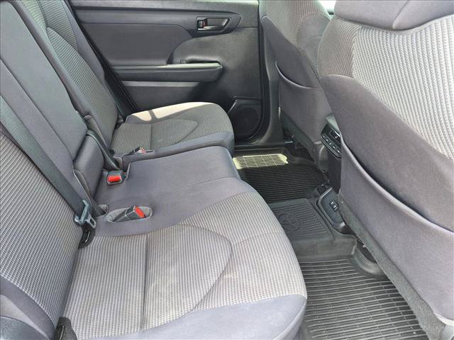 Used 2021 Toyota Highlander LE AWD/4WD image 18