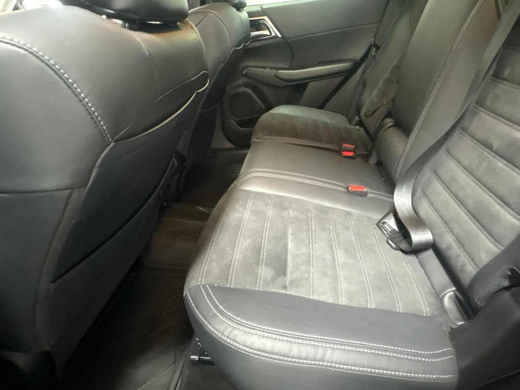 Used 2022 Mitsubishi Outlander SE AWD/4WD image 16