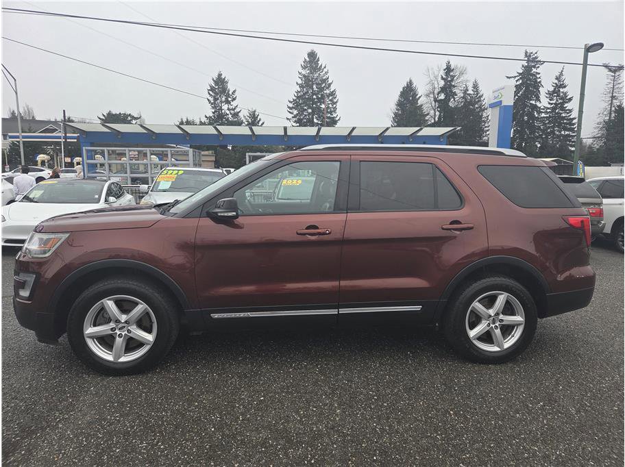 Used 2016 Ford Explorer XLT w/ Equipment Group 202A image 5