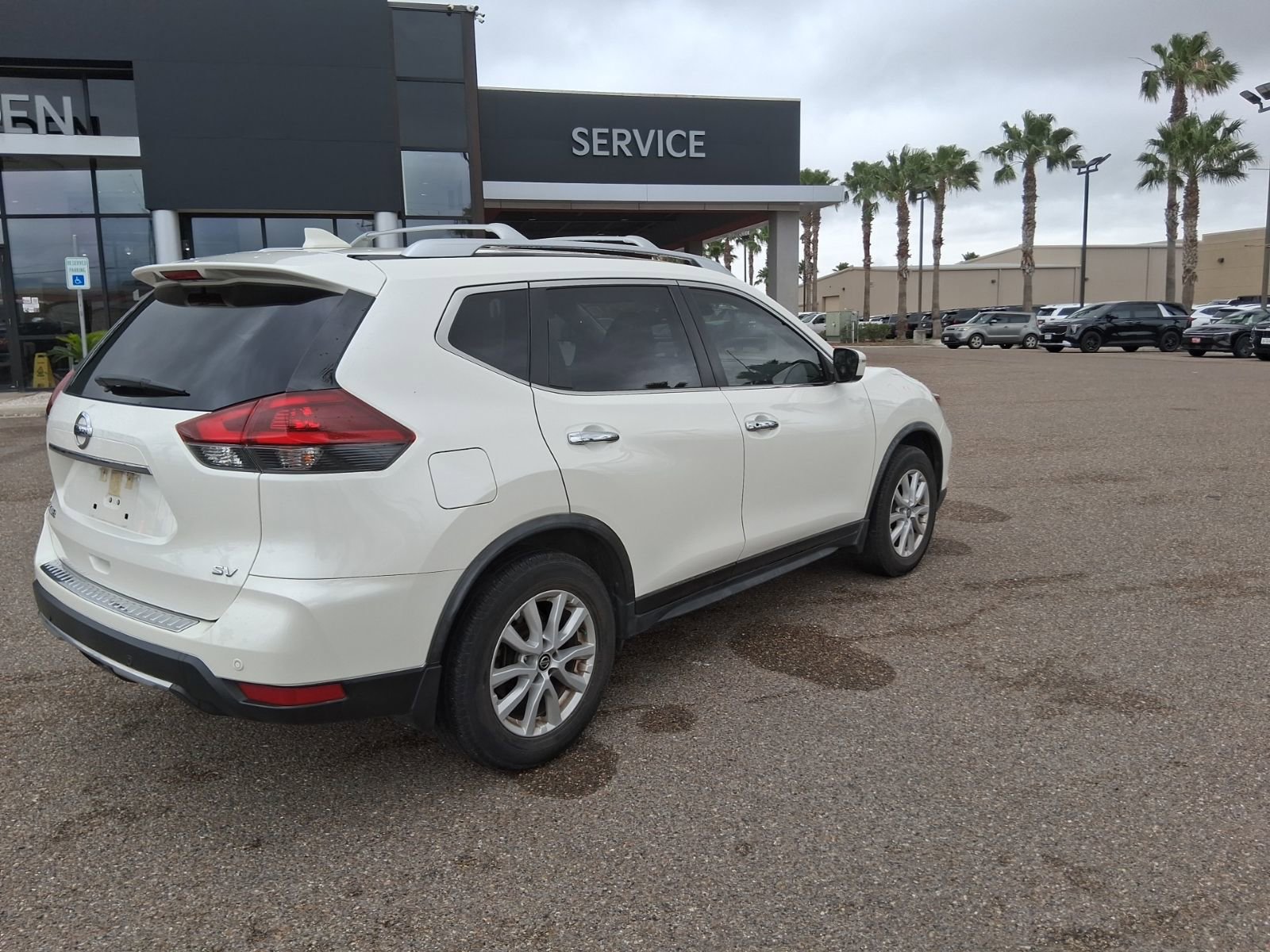 Used 2020 Nissan Rogue SV FWD image 4