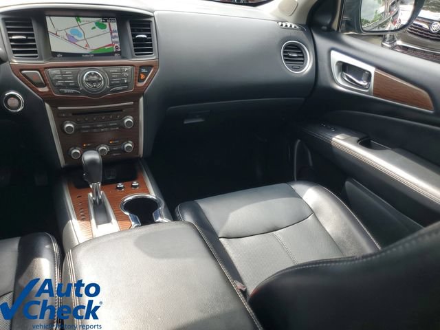 Used 2020 Nissan Pathfinder Platinum FWD image 17