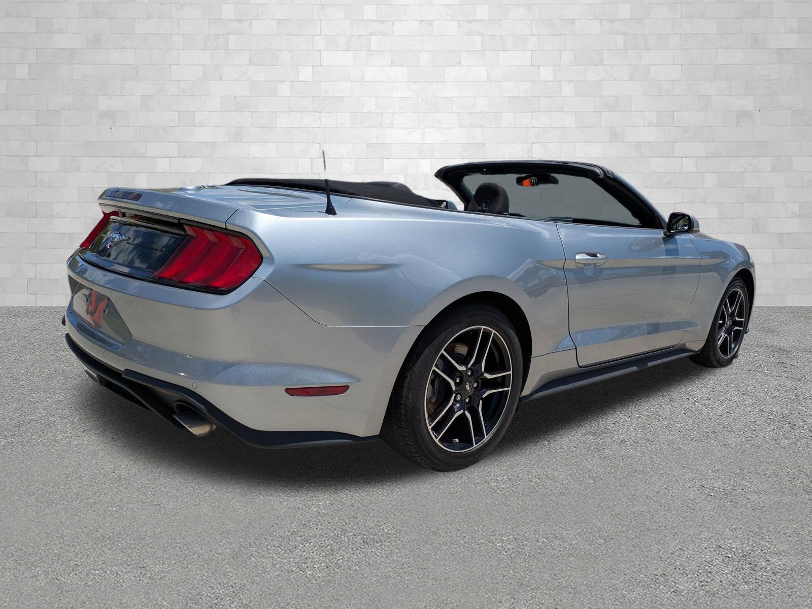 Used 2022 Ford Mustang Convertible w/ Equipment Group 101A RWD image 2