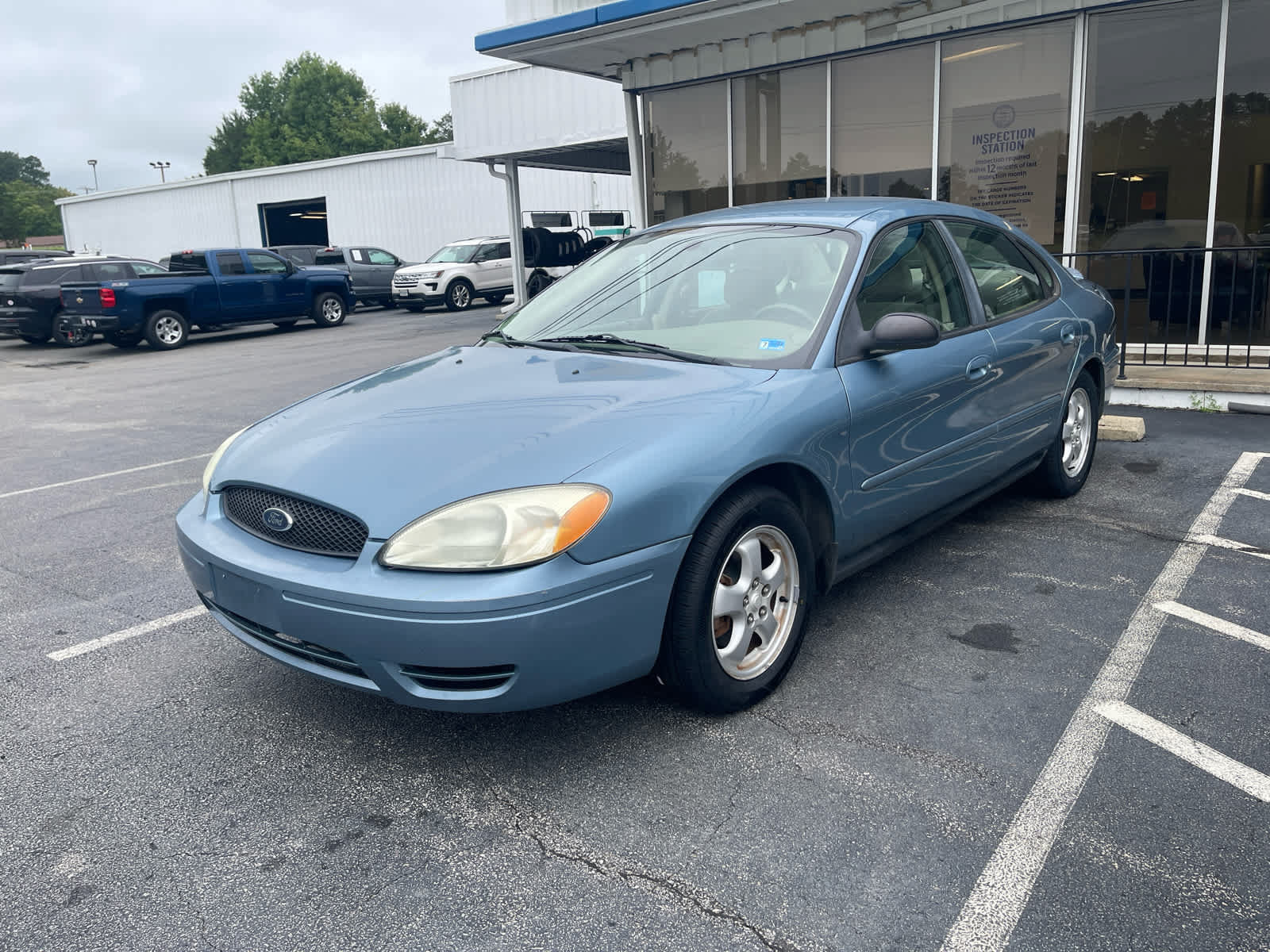 Used 2005 Ford Taurus SE FWD image 4