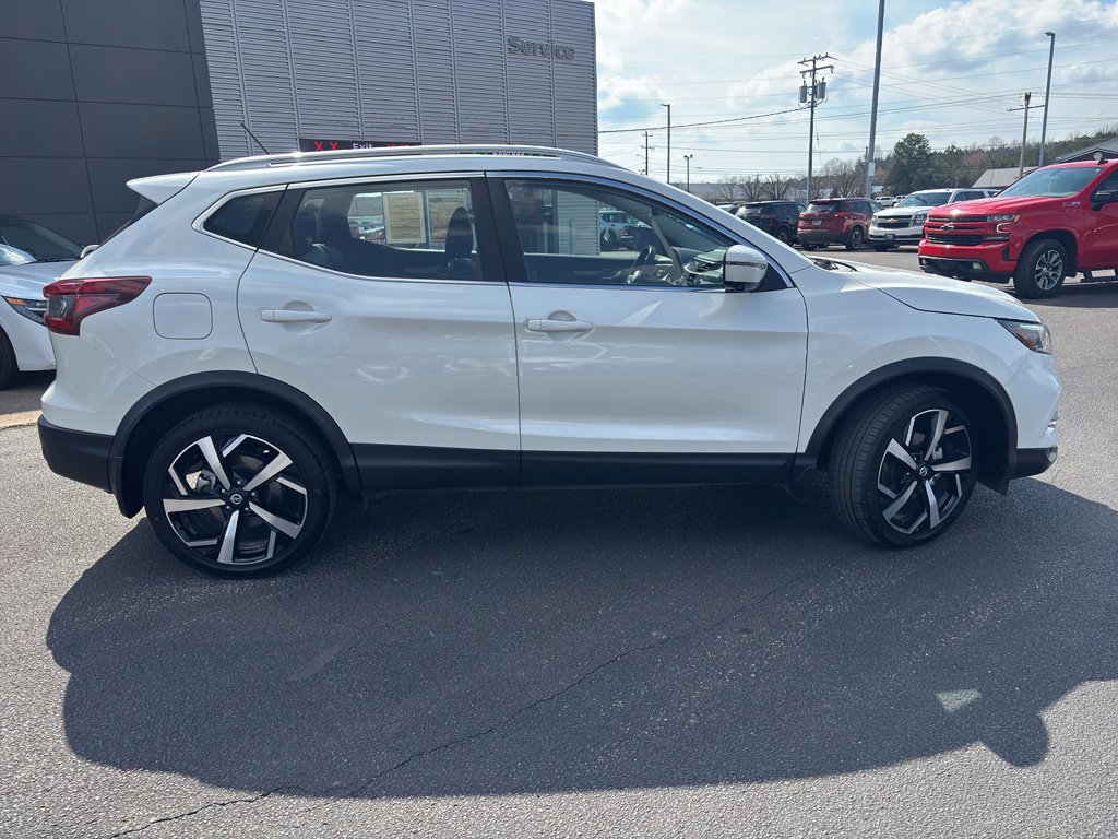 Used 2022 Nissan Rogue Sport SL w/ Premium Package image 3