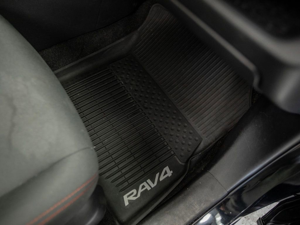 Used 2021 Toyota RAV4 SE image 29