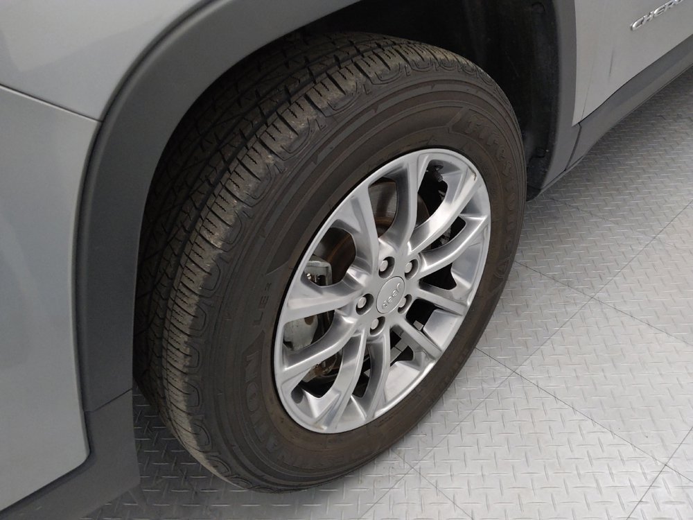 Used 2021 Jeep Cherokee Latitude Lux w/ Sun & Sound Group image 31