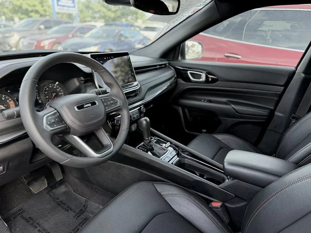 Used 2024 Jeep Compass Trailhawk AWD/4WD image 10