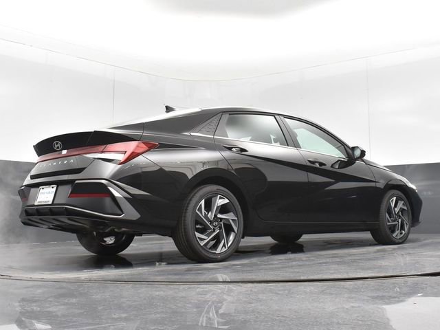 Used 2025 Hyundai Elantra SEL FWD image 44