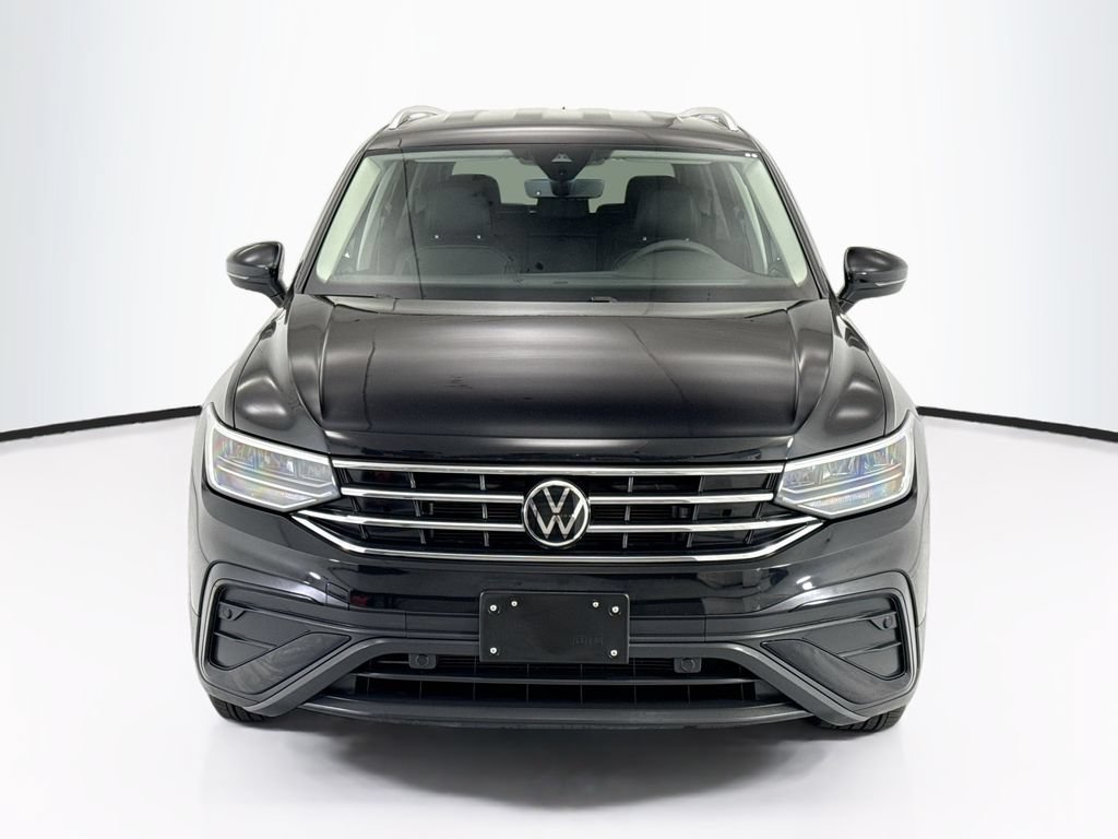 Used 2023 Volkswagen Tiguan SE FWD image 2