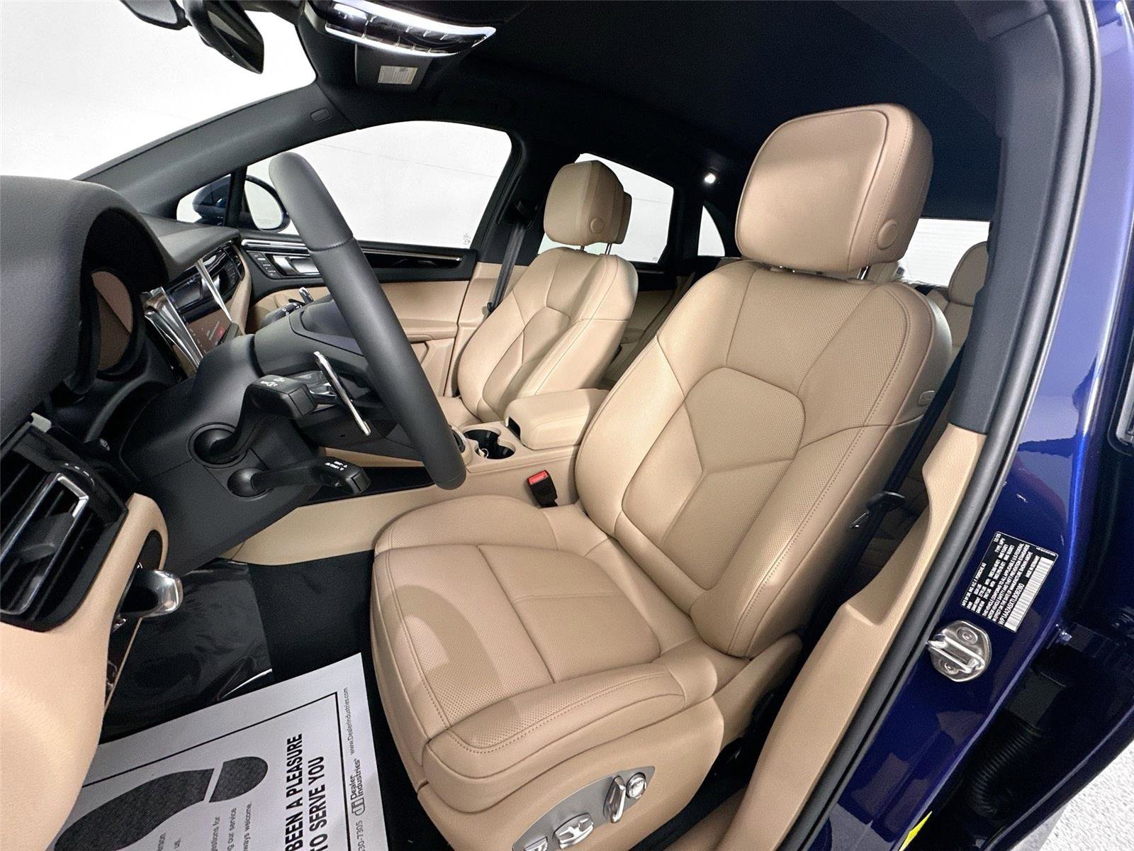 Certified 2026 Porsche Macan Turbo AWD/4WD image 5