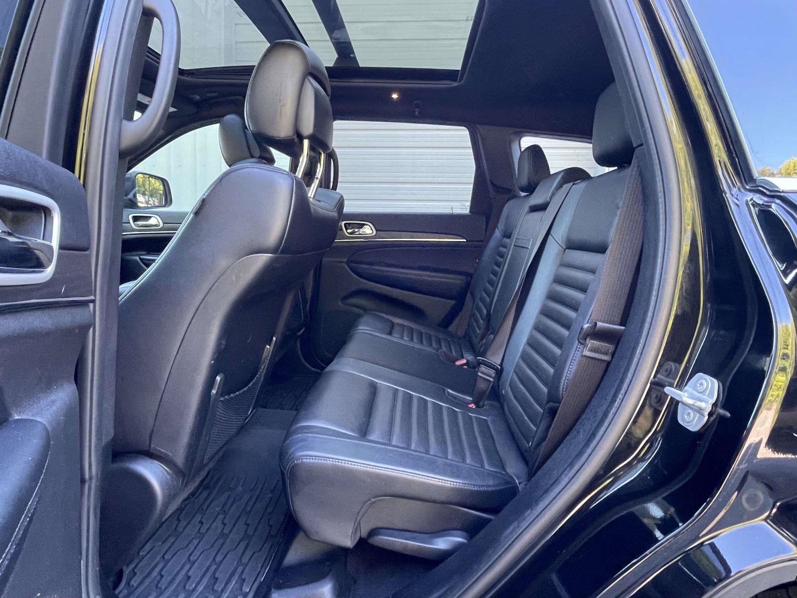 Used 2018 Jeep Grand Cherokee Limited AWD/4WD image 12