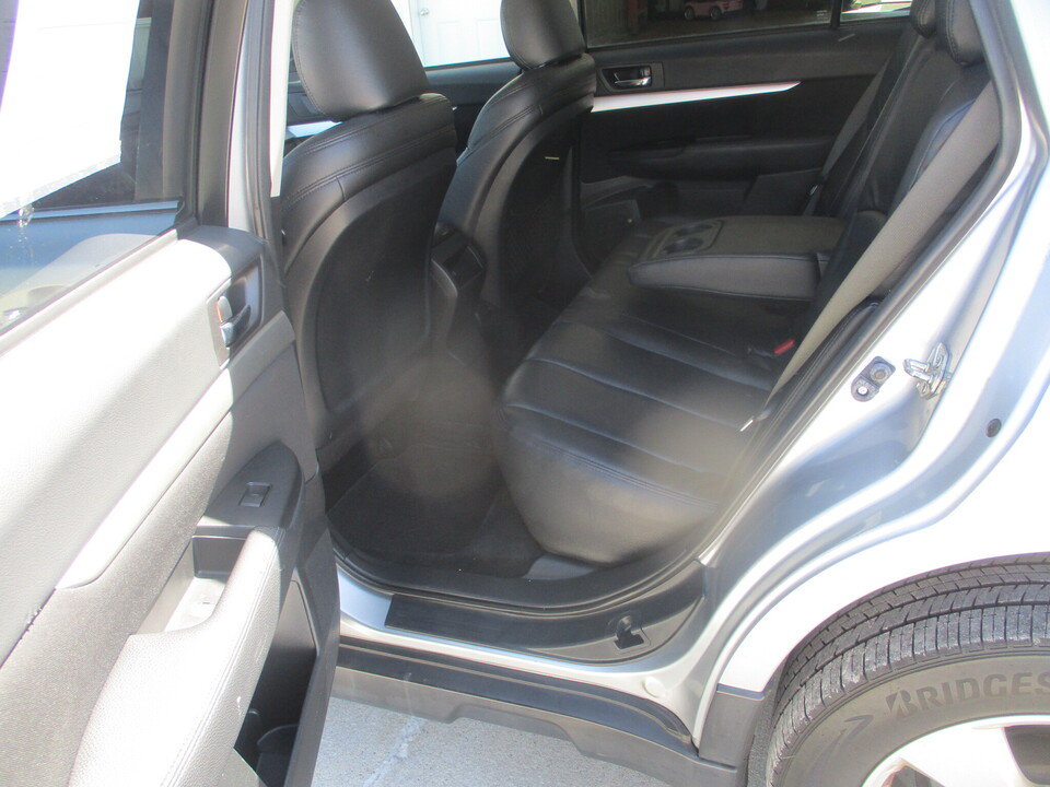 Used 2012 Subaru Outback 2.5i Premium w/ All-Weather Pkg AWD/4WD image 8