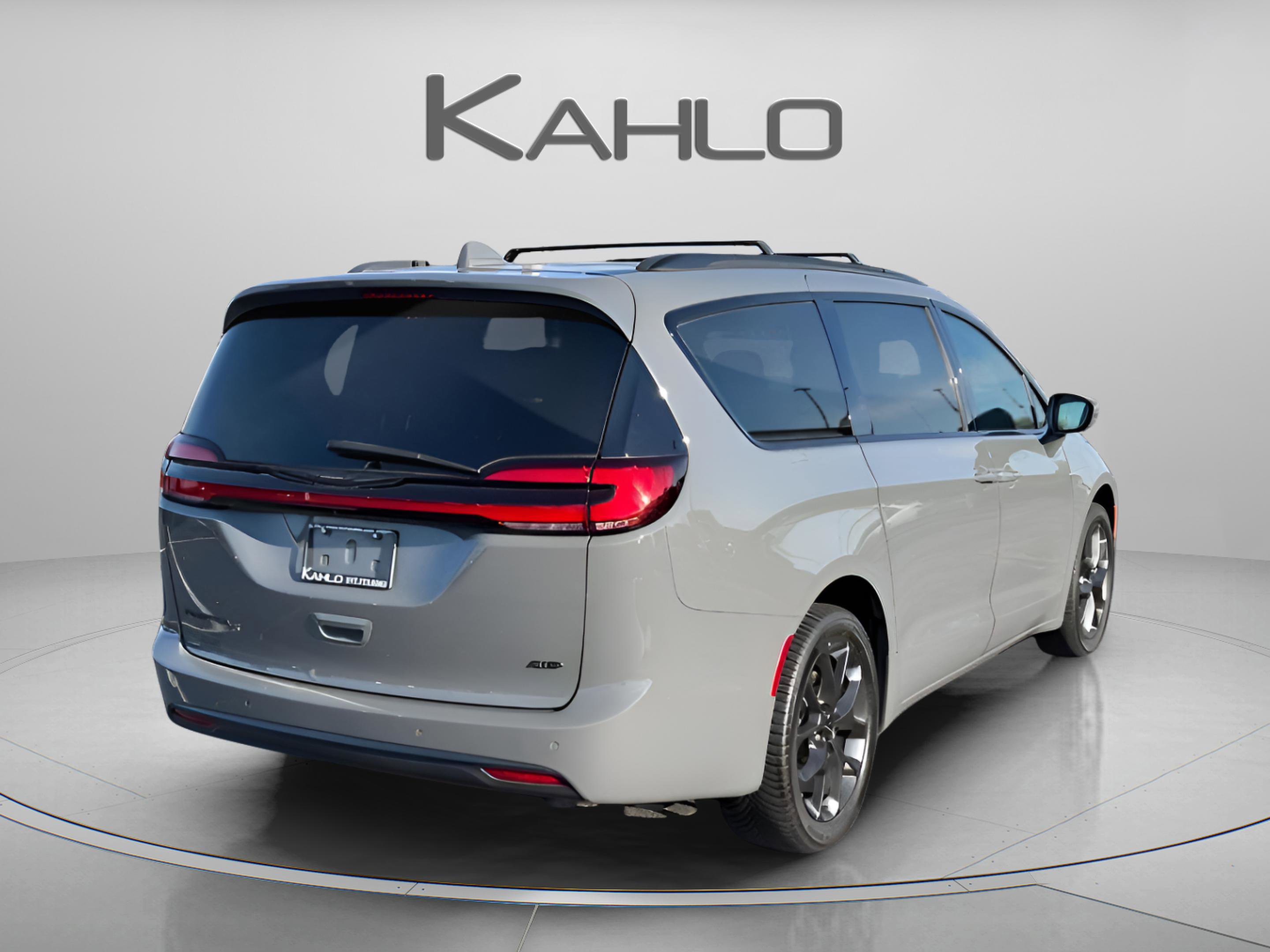 Certified 2021 Chrysler Pacifica Touring-L w/ Uconnect Theater Family Group image 4