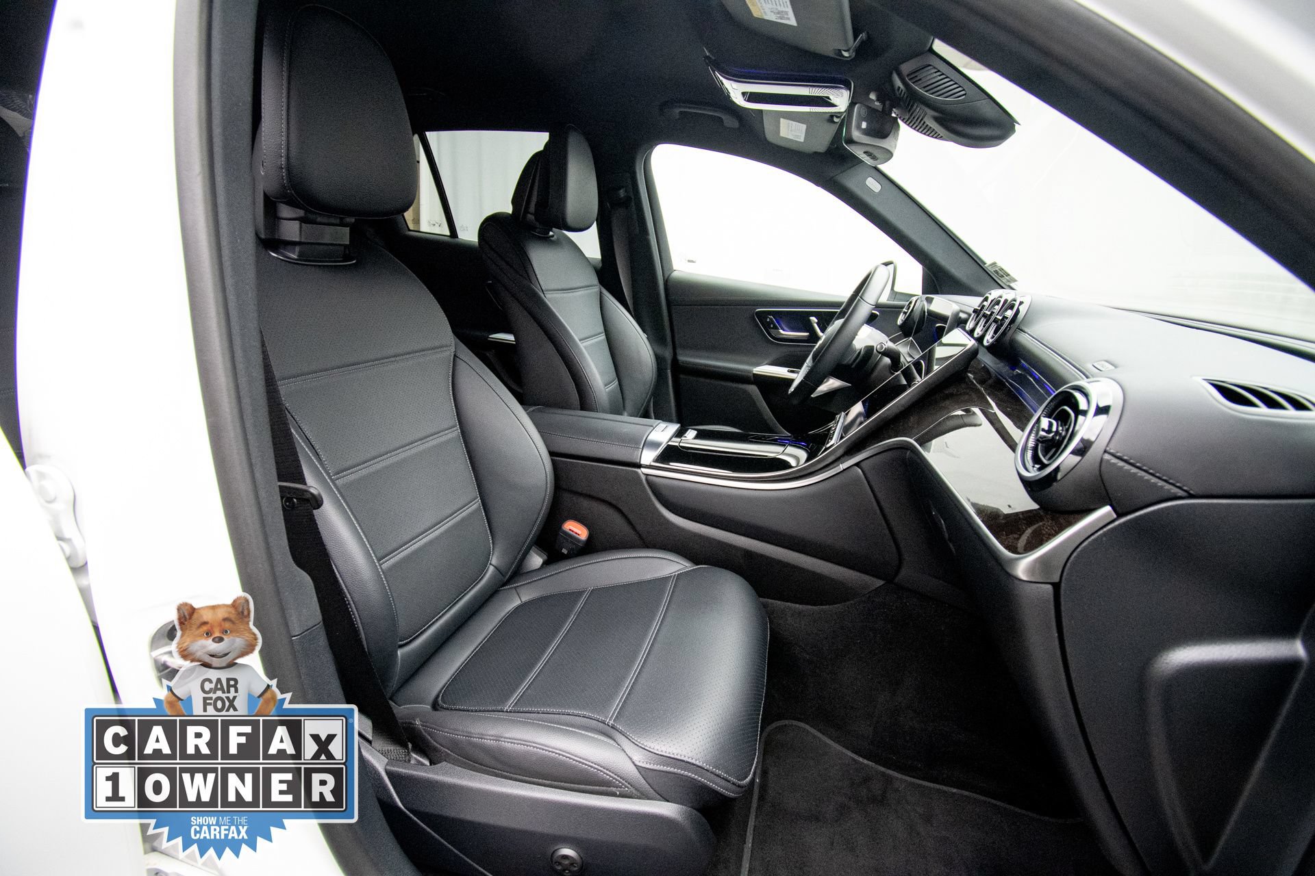 Used 2025 Mercedes-Benz GLC 300 4MATIC image 13
