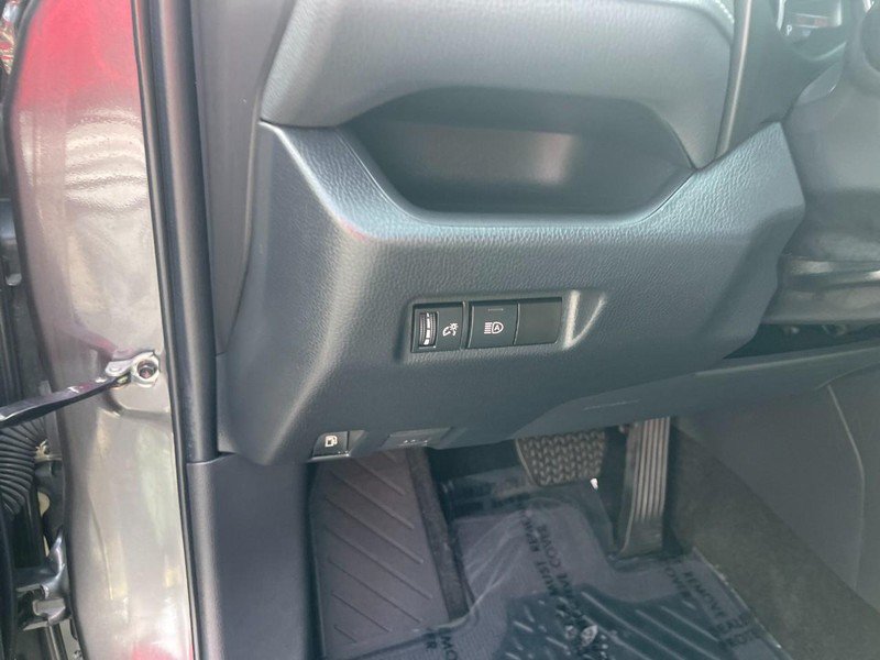 Used 2022 Toyota RAV4 LE AWD/4WD image 20