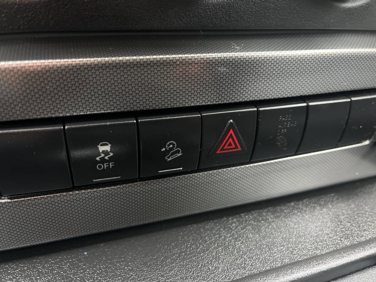 Used 2011 Jeep Liberty Sport image 17