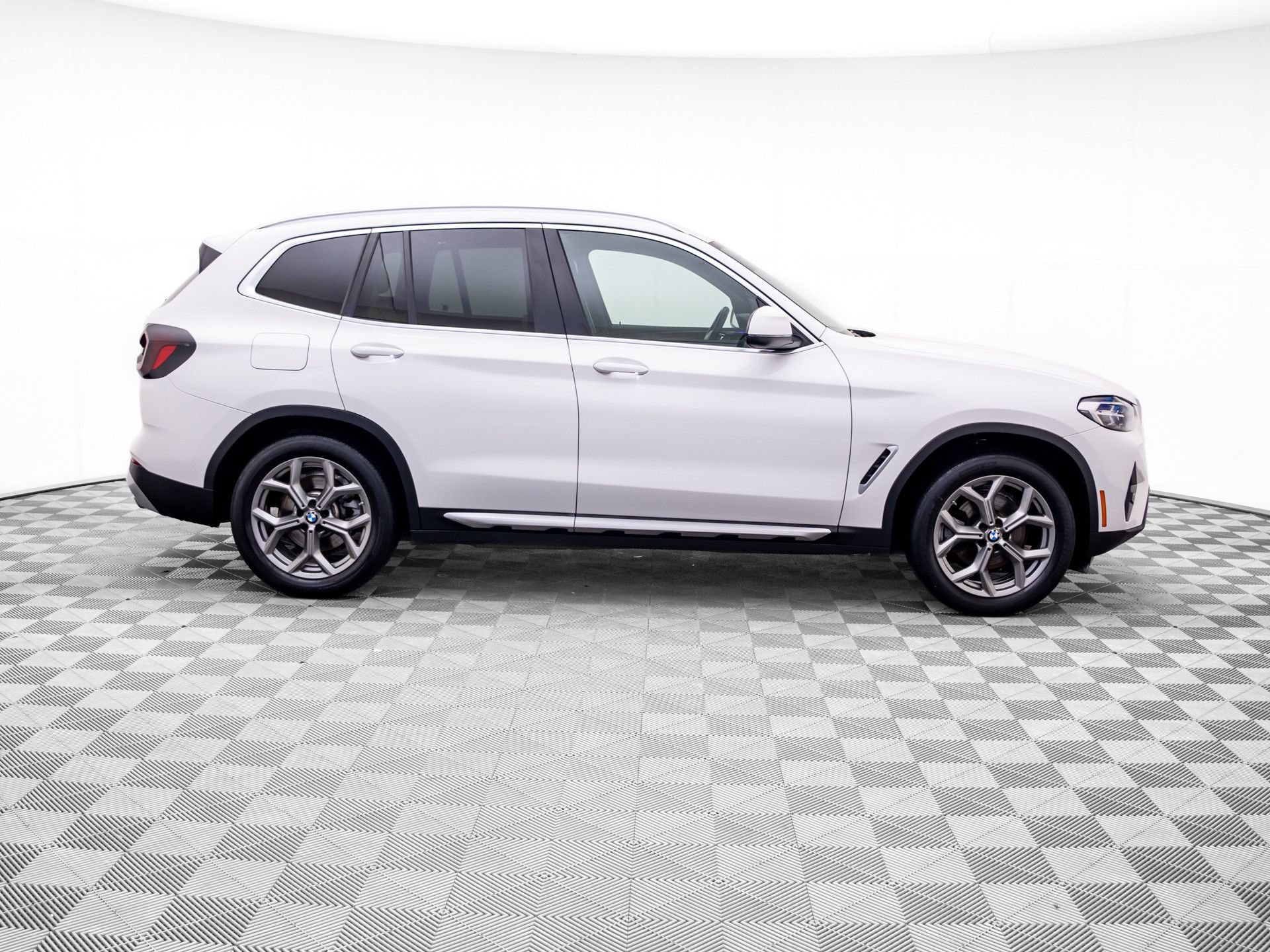 Used 2024 BMW X3 xDrive30i w/ Convenience Package AWD/4WD image 8