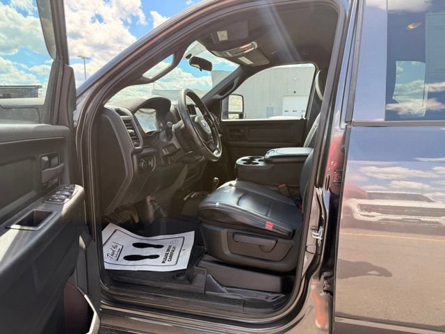 Used 2023 RAM 3500 Tradesman w/ Chrome Appearance Group AWD/4WD image 4