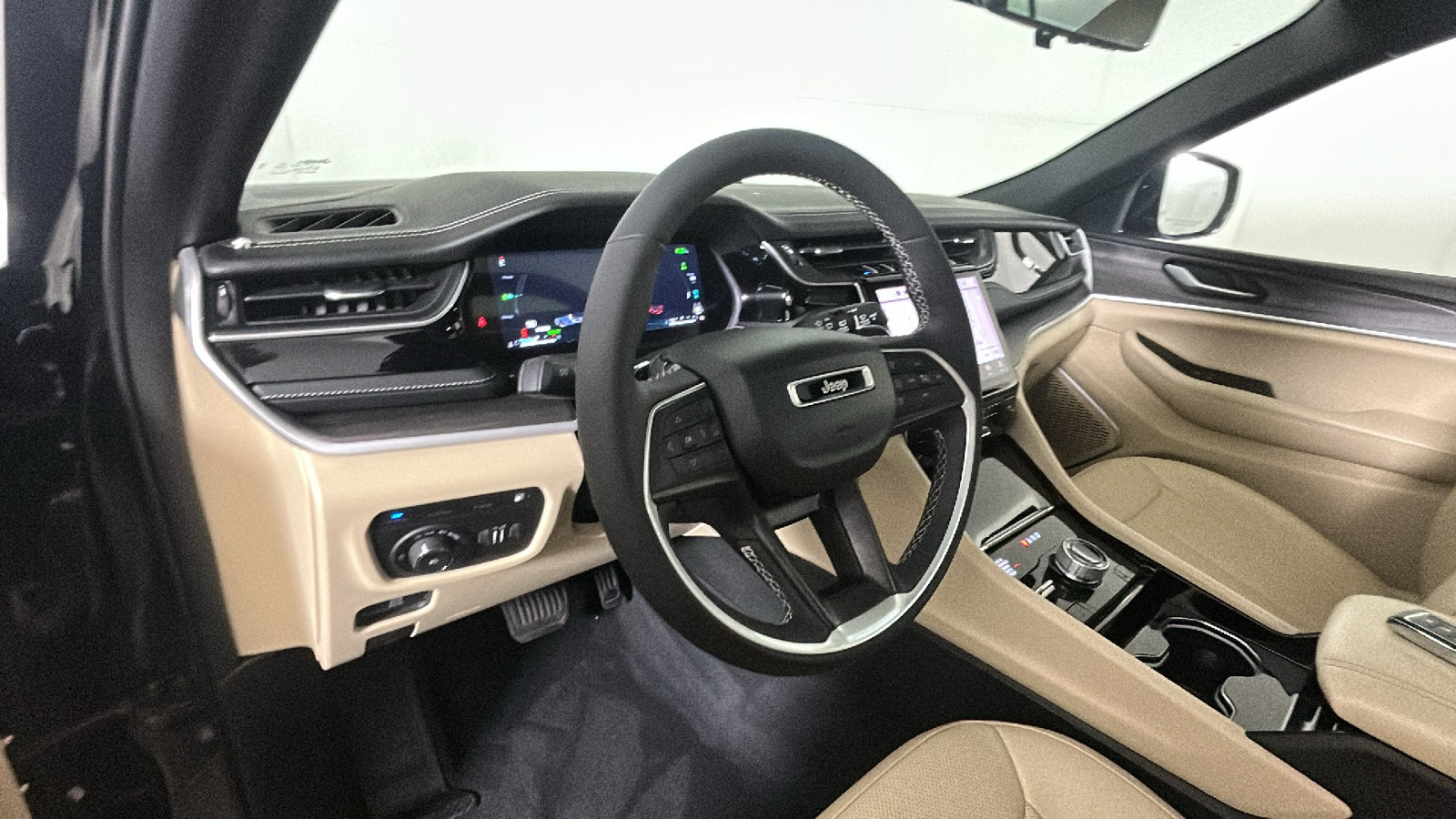Used 2023 Jeep Grand Cherokee 4WD 4xe w/ Luxury Tech Group II image 17