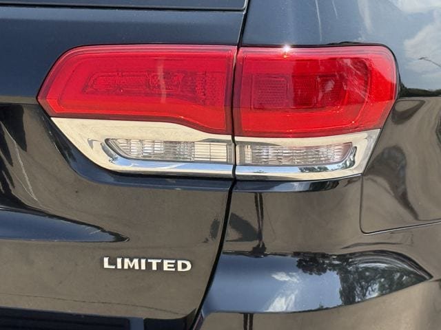 Used 2017 Jeep Grand Cherokee Limited AWD/4WD image 7