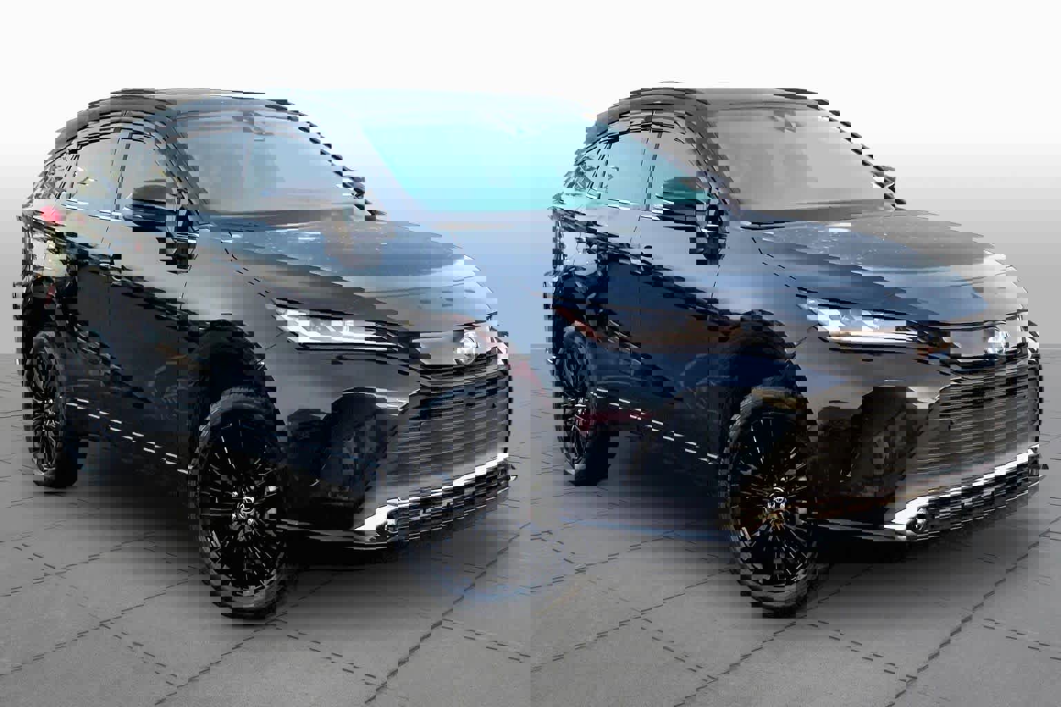 Used 2023 Toyota Venza Nightshade AWD/4WD image 3