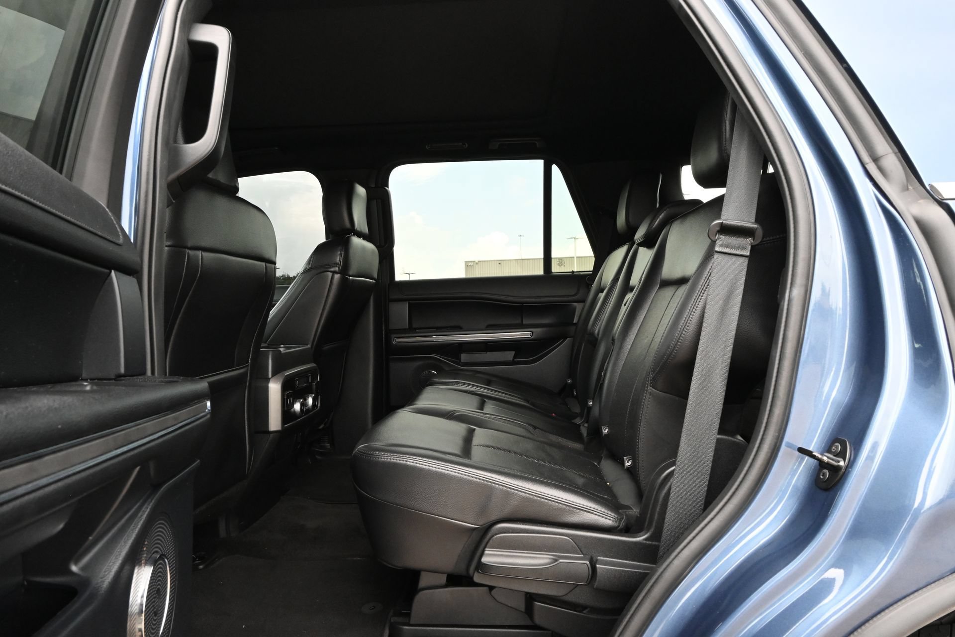 Used 2020 Ford Expedition XLT w/ Equipment Group 202A AWD/4WD image 21