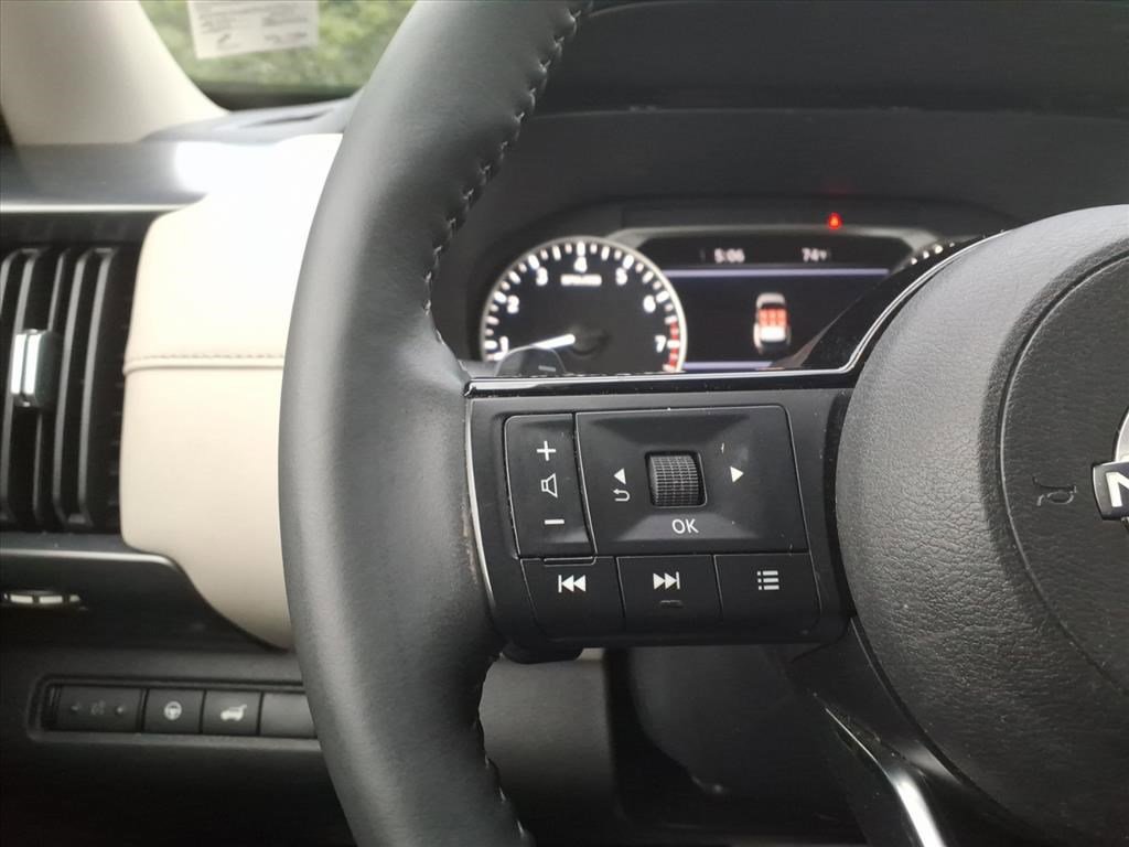 Used 2023 Nissan Pathfinder SL image 15