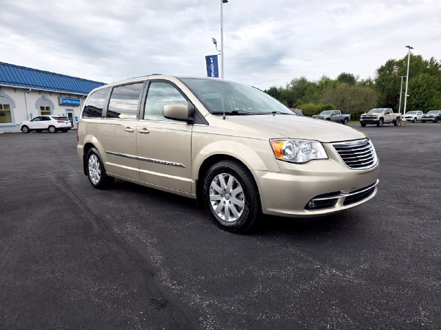 Used 2014 Chrysler Town & Country Touring FWD image 6