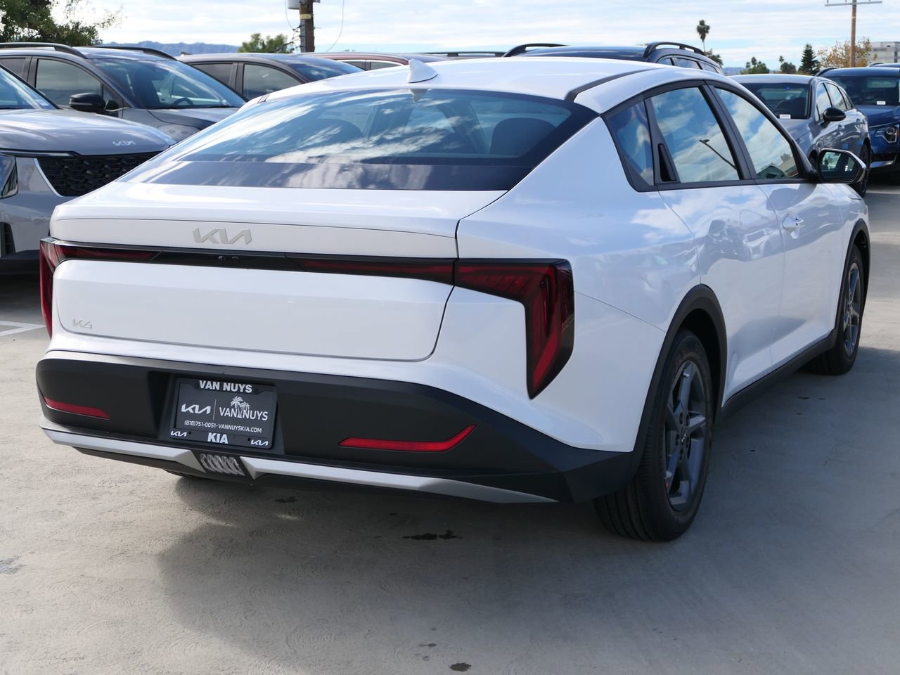 New 2025 Kia K4 LXS image 2