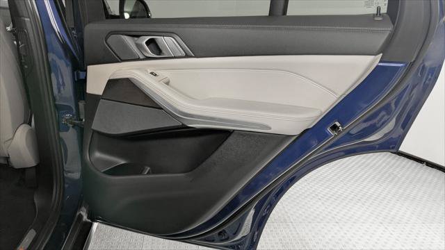 Used 2021 BMW X5 sDrive40i w/ Premium Package RWD image 19