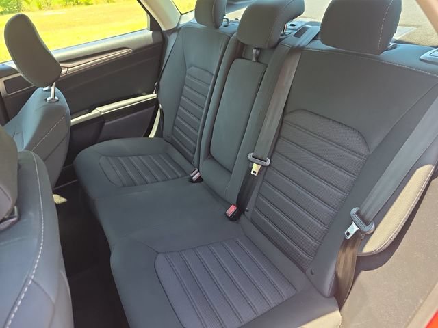 Used 2020 Ford Fusion SE FWD image 14