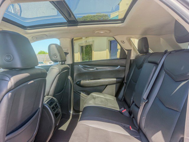 Used 2017 Cadillac XT5 Luxury w/ LPO, Wheel Lock Package FWD image 6