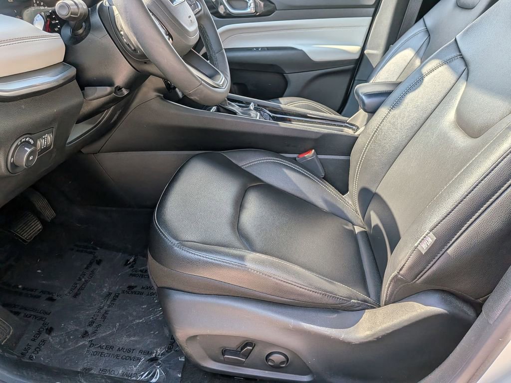 Used 2025 Jeep Compass Limited image 23