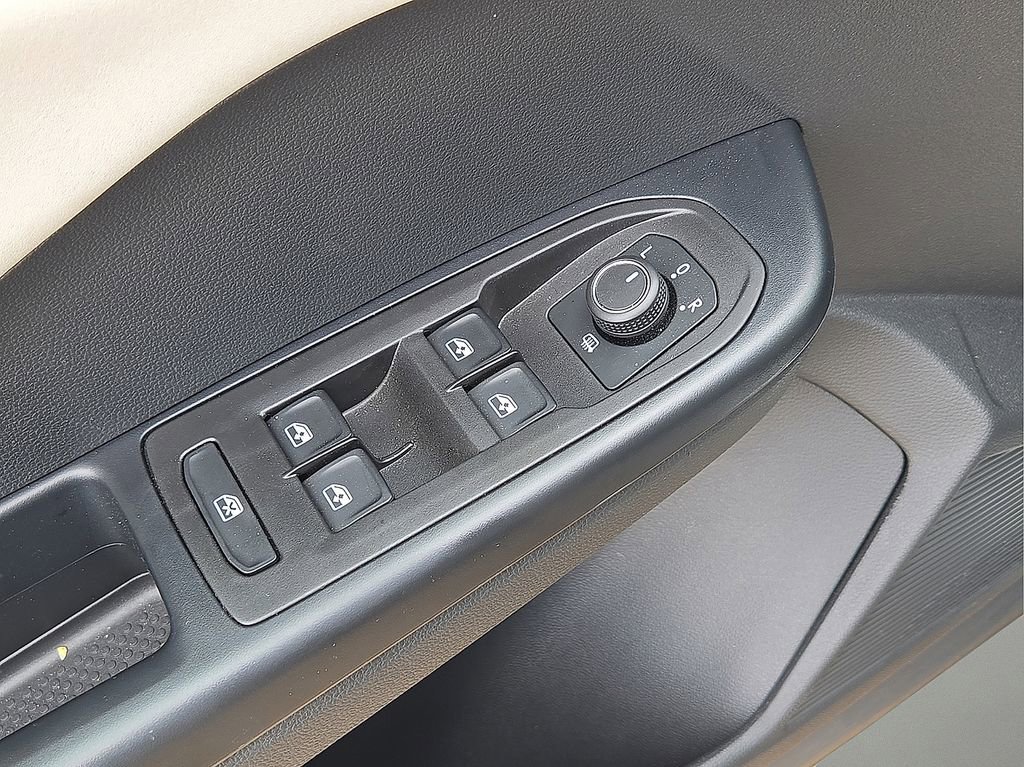 Used 2026 Volkswagen Taos SE FWD image 22