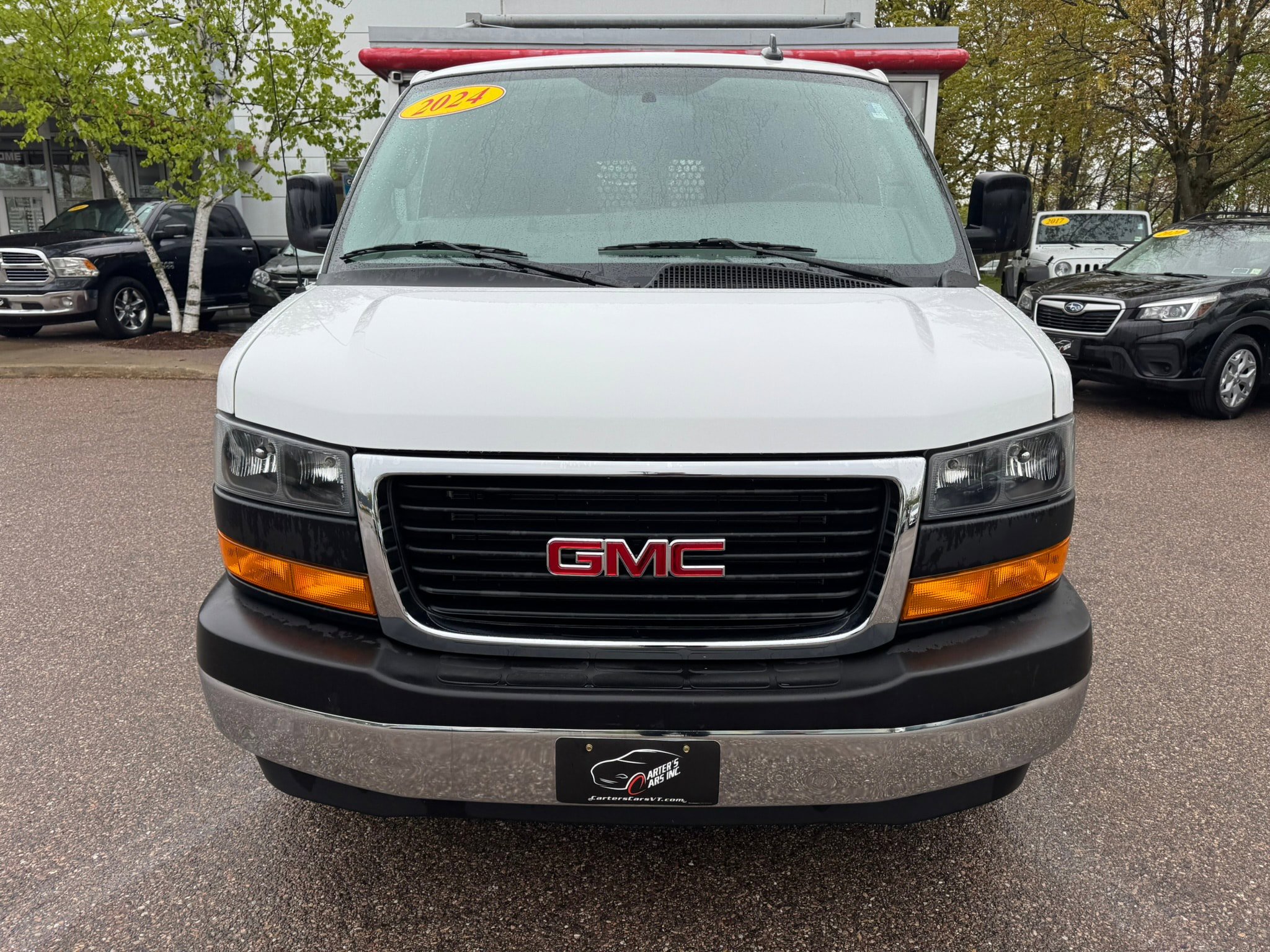 Used 2024 GMC Savana 2500 w/ Driver Convenience Package RWD image 2