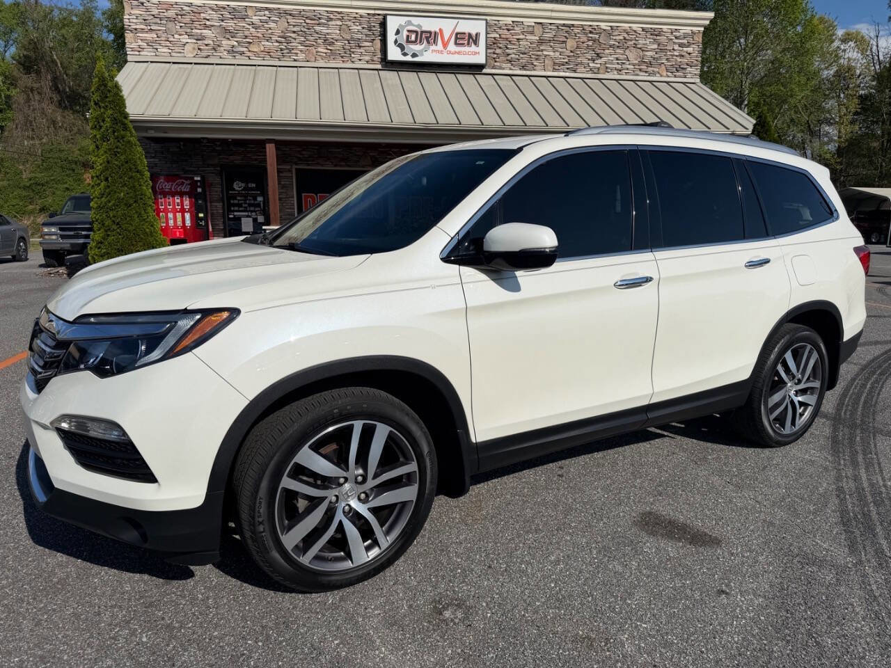 Used 2017 Honda Pilot Elite image 1