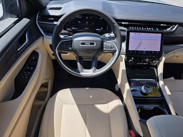 Used 2024 Jeep Grand Cherokee Limited w/ Black Appearance Package image 9