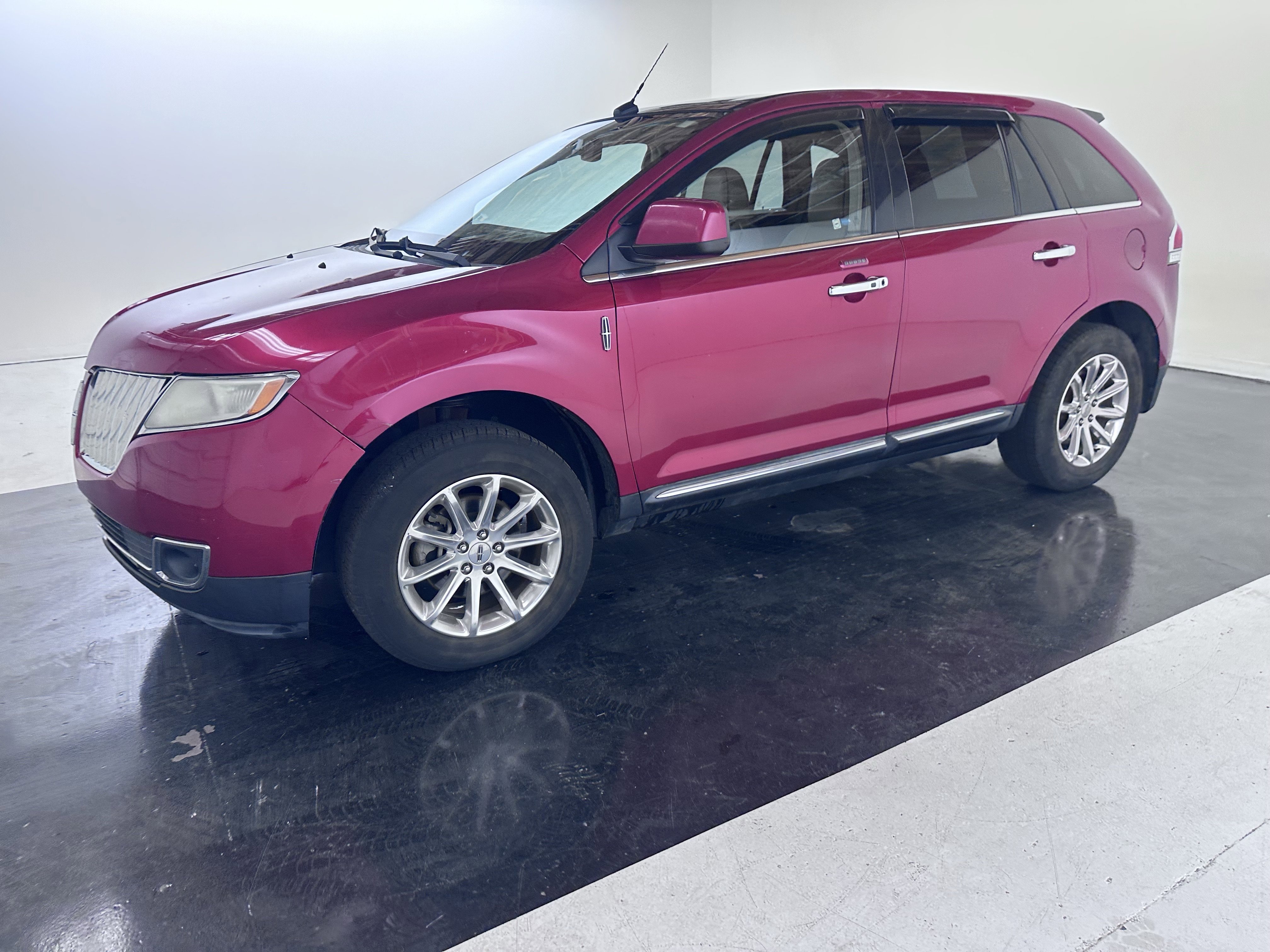 Used 2011 Lincoln MKX 2WD w/ 101A Rapid Spec Order Code image 8