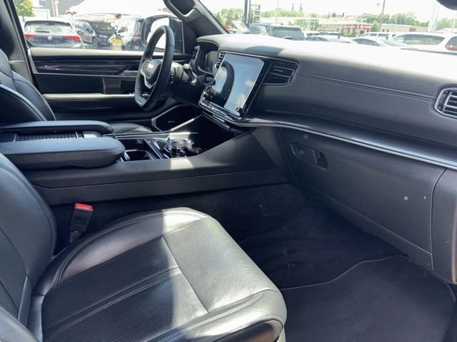 Used 2024 Jeep Wagoneer L Base image 18