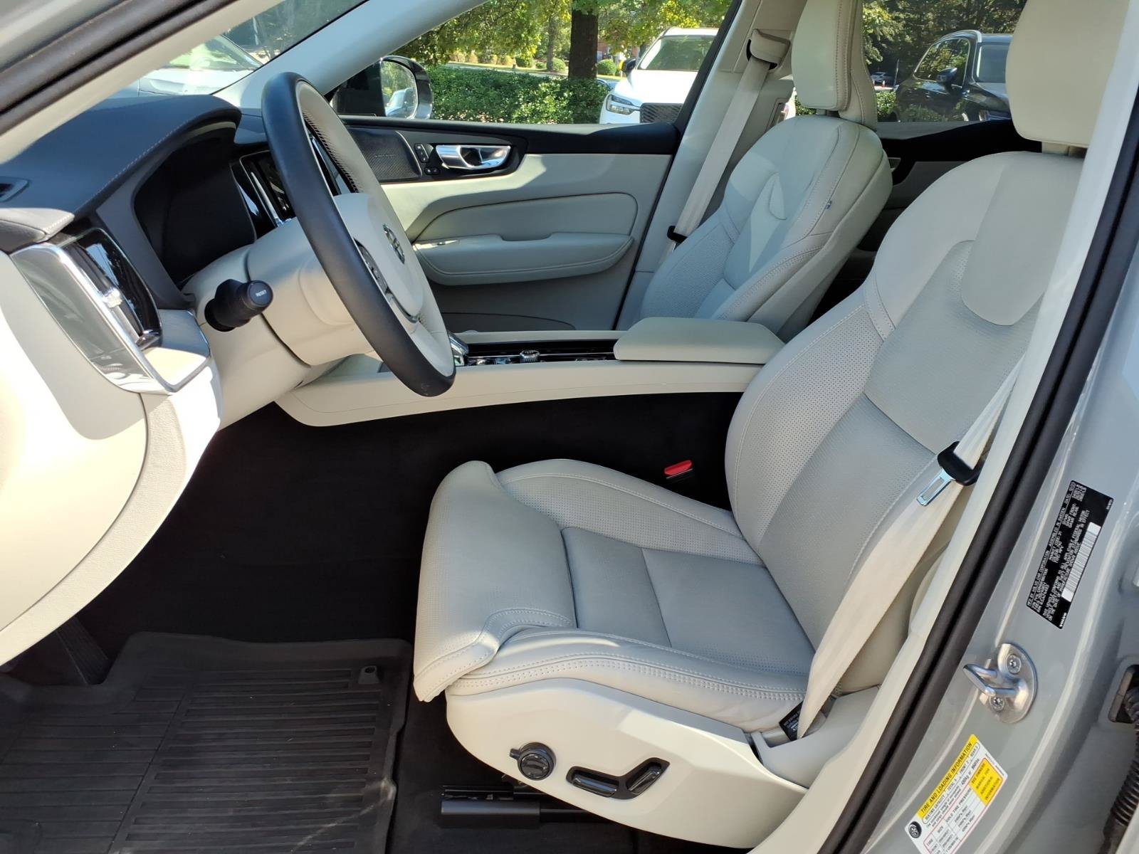 Certified 2024 Volvo XC60 B5 Ultimate w/ Protection Package Premier AWD/4WD image 19