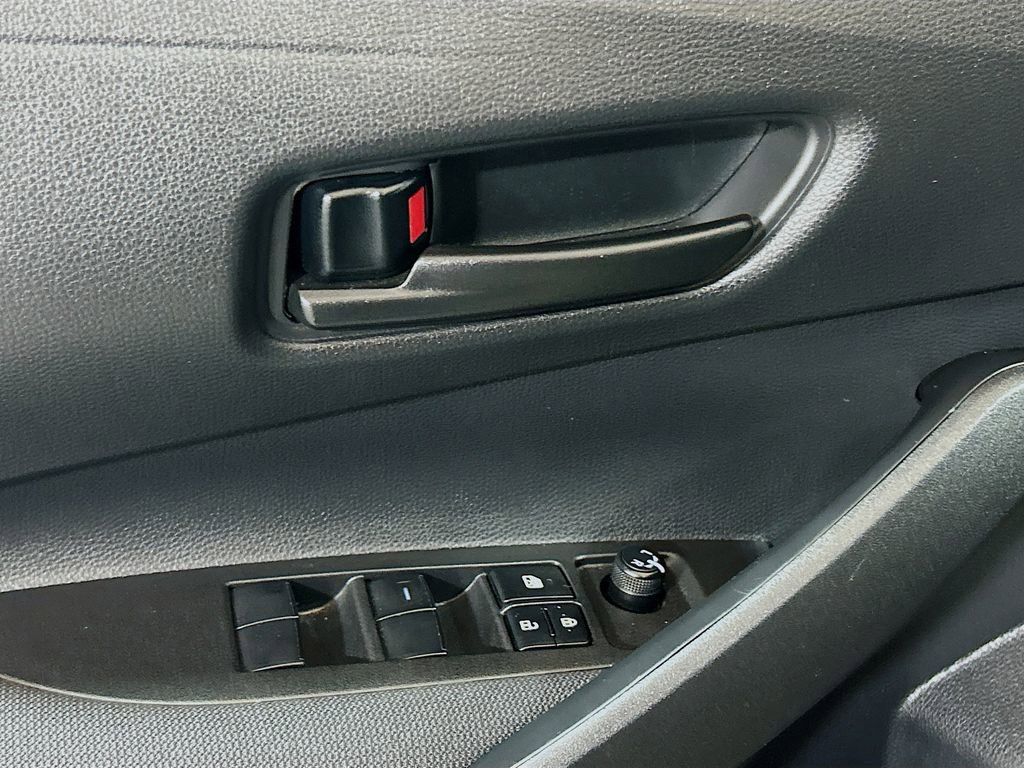 Used 2025 Toyota Corolla LE FWD image 15