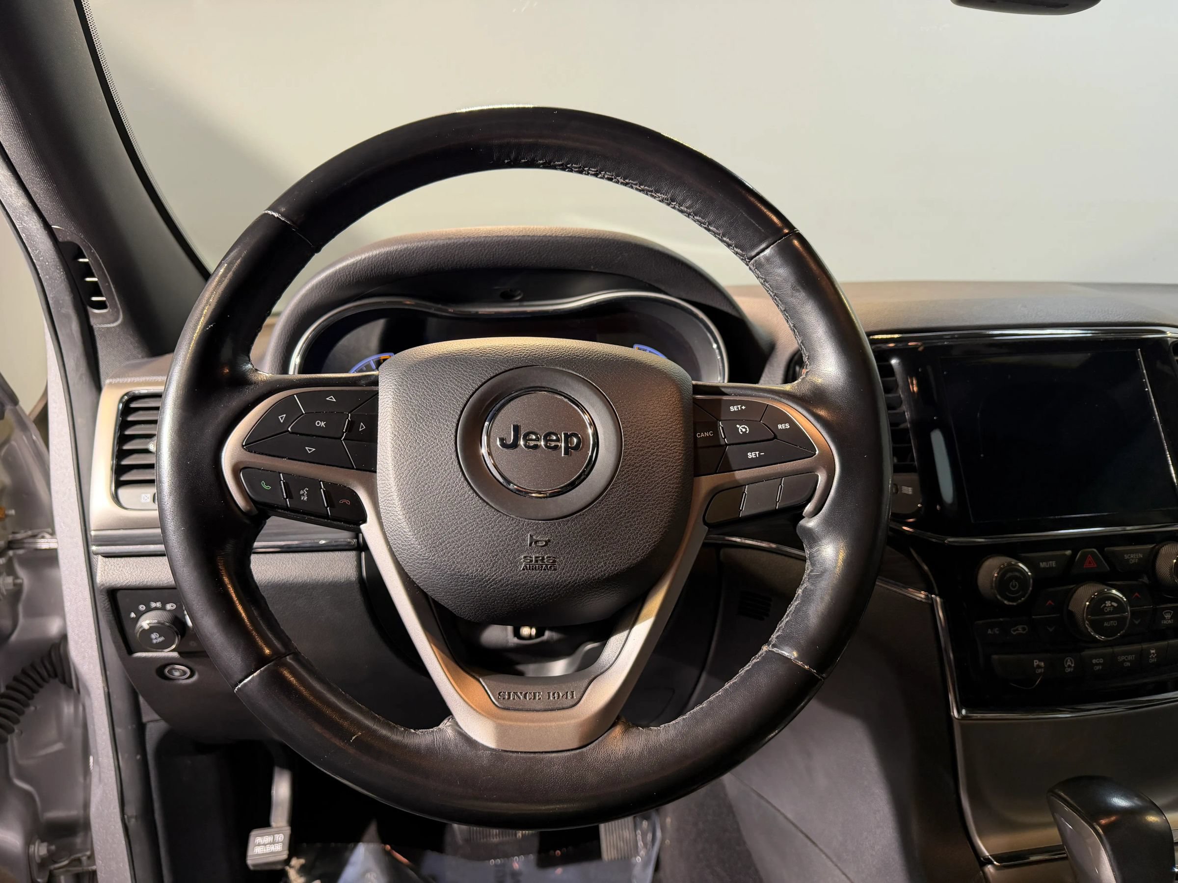 Used 2020 Jeep Grand Cherokee Limited w/ Luxury Group II RWD image 15
